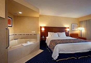 Courtyard By Marriott Mississauga-airport Corporate Centre West
