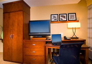 Courtyard By Marriott Mississauga-airport Corporate Centre West Hotel 3*
